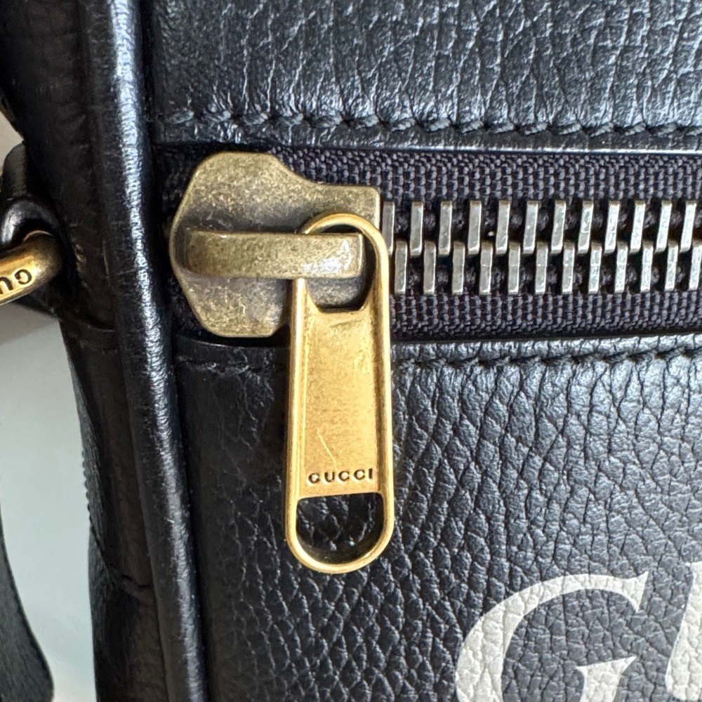 Gucci Black Leather Messenger Bag with Gold Accents - Picture 8 of 15